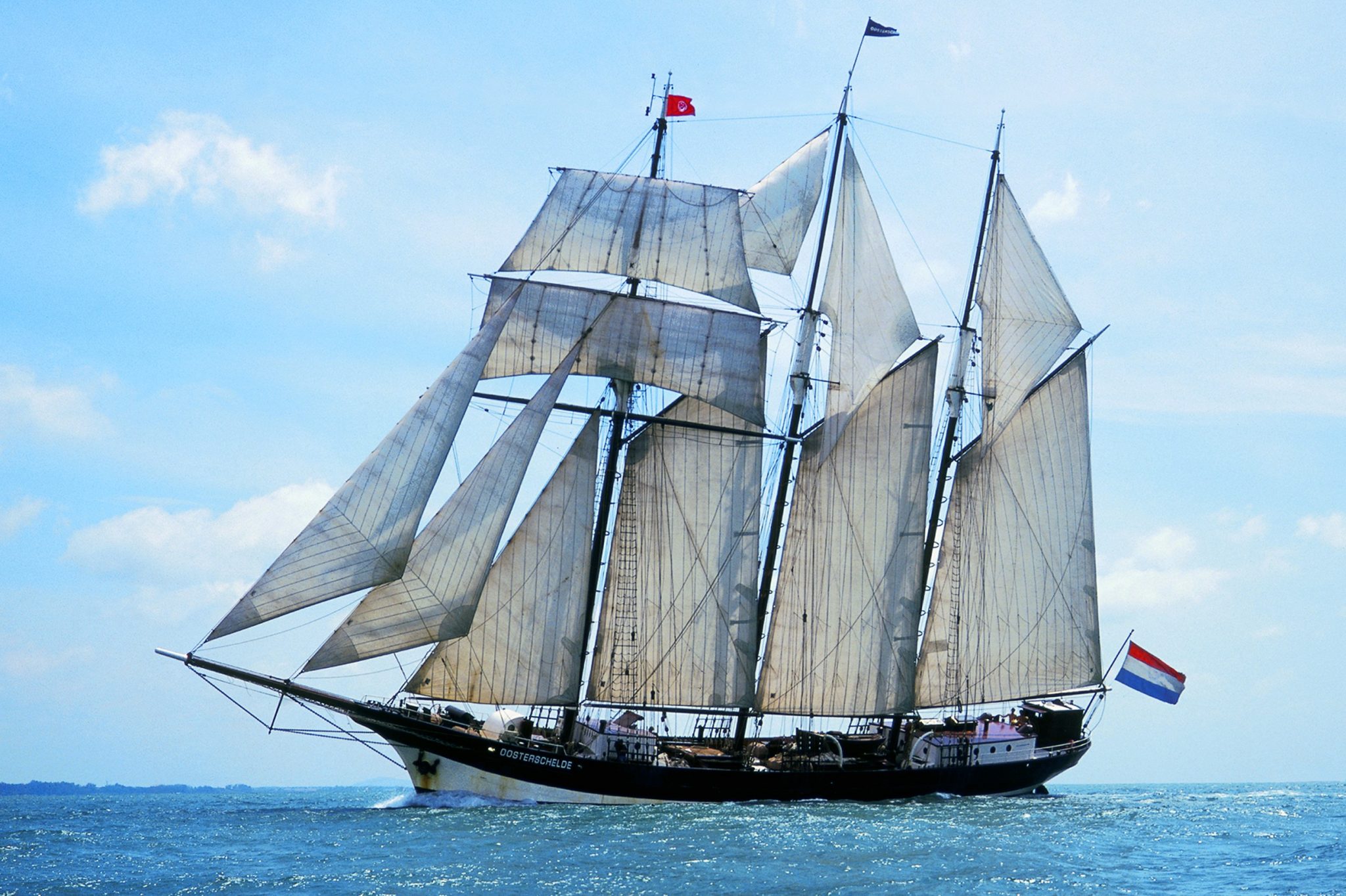 Парусник ш. Шхуна Oosterschelde. Брамсельная шхуна. Шхуна Tall ships. Трехмачтовая шхуна.
