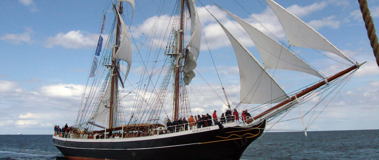 Picture of the Tall Ship Morgenster Sailing