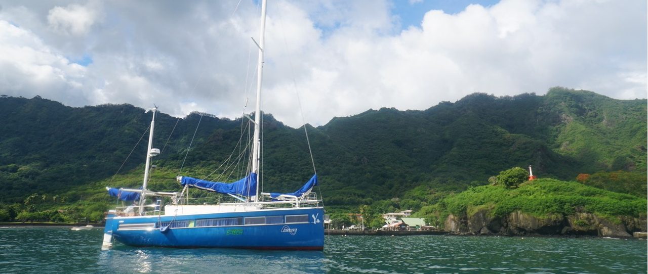 Picture of the Yacht Ya on anchor